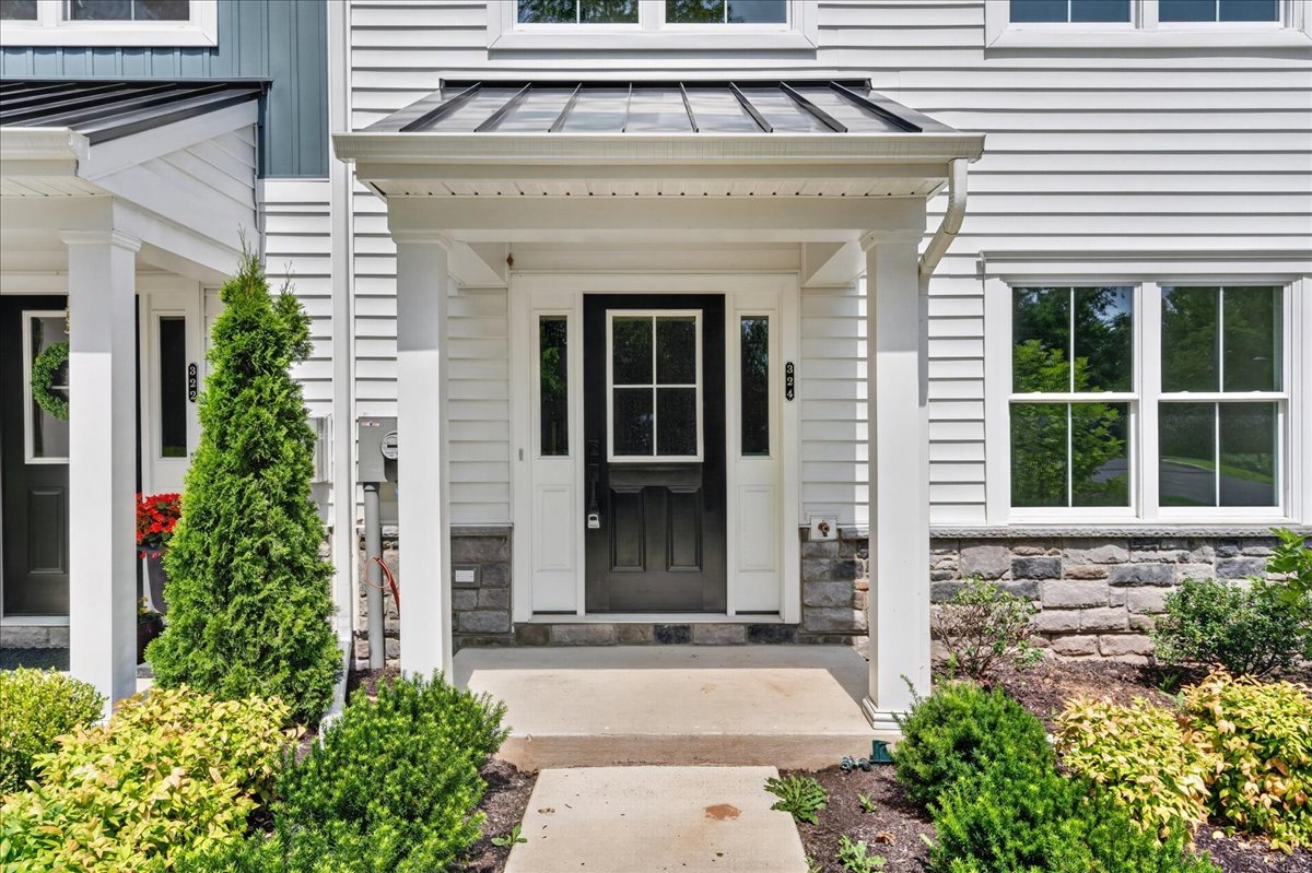 Avondale Walk covered front-door entrance