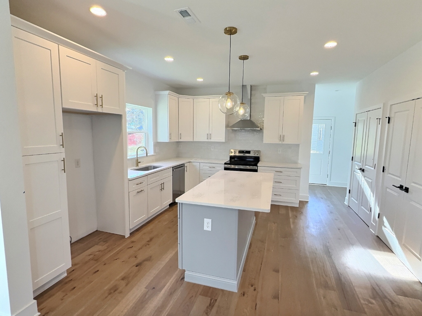 Worthington interior view 9